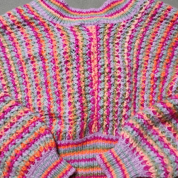 Soft and cozy colourful oversized cropped V-neck cardigan - Picture 8 of 13